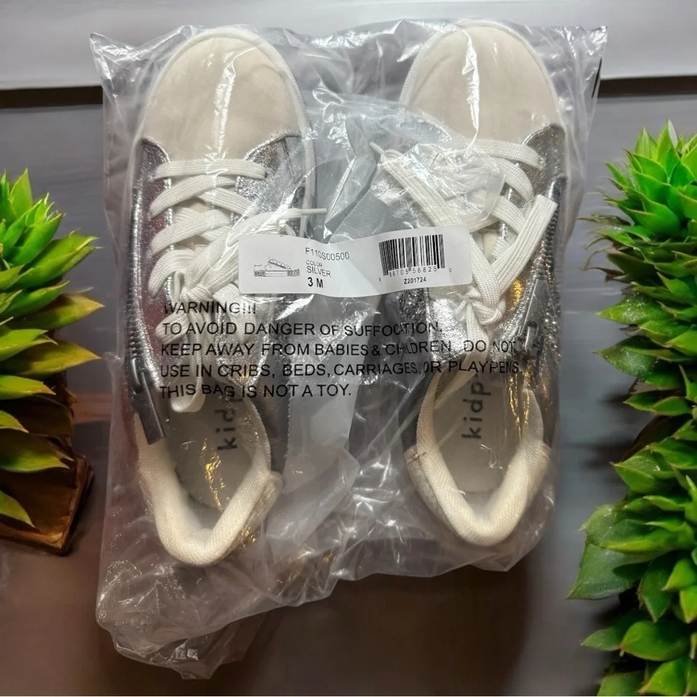 KidPik- Josolyn Glitter Sneaker Silver Glitter Sneakers with Zipper Detail